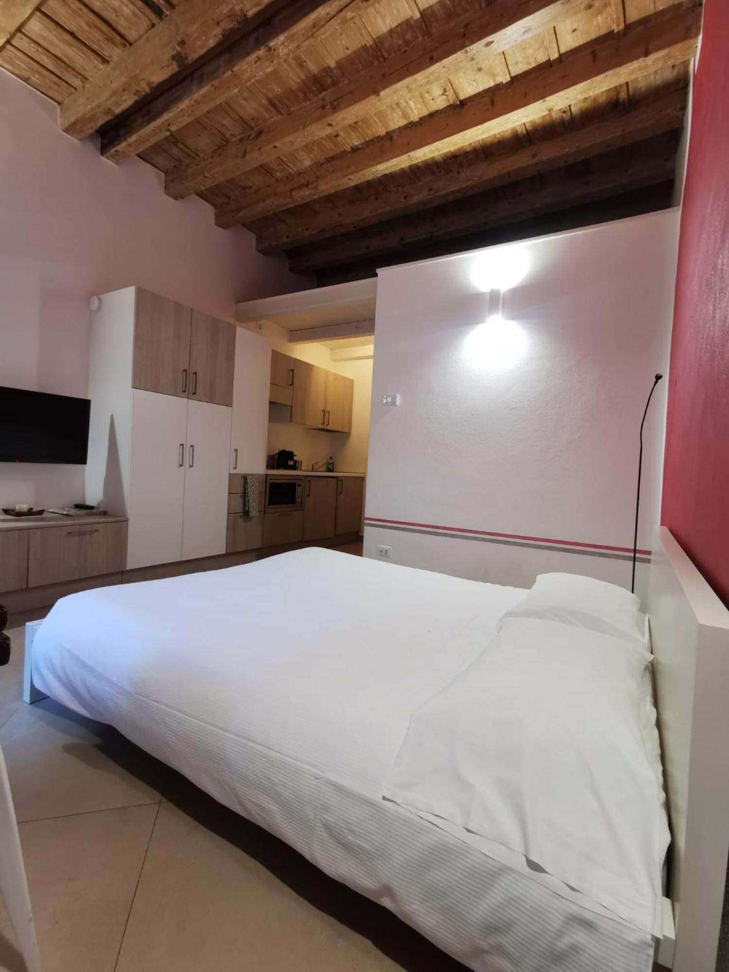 Flora Inn, Super Sweet Studio - Centro Bergamo Exterior photo