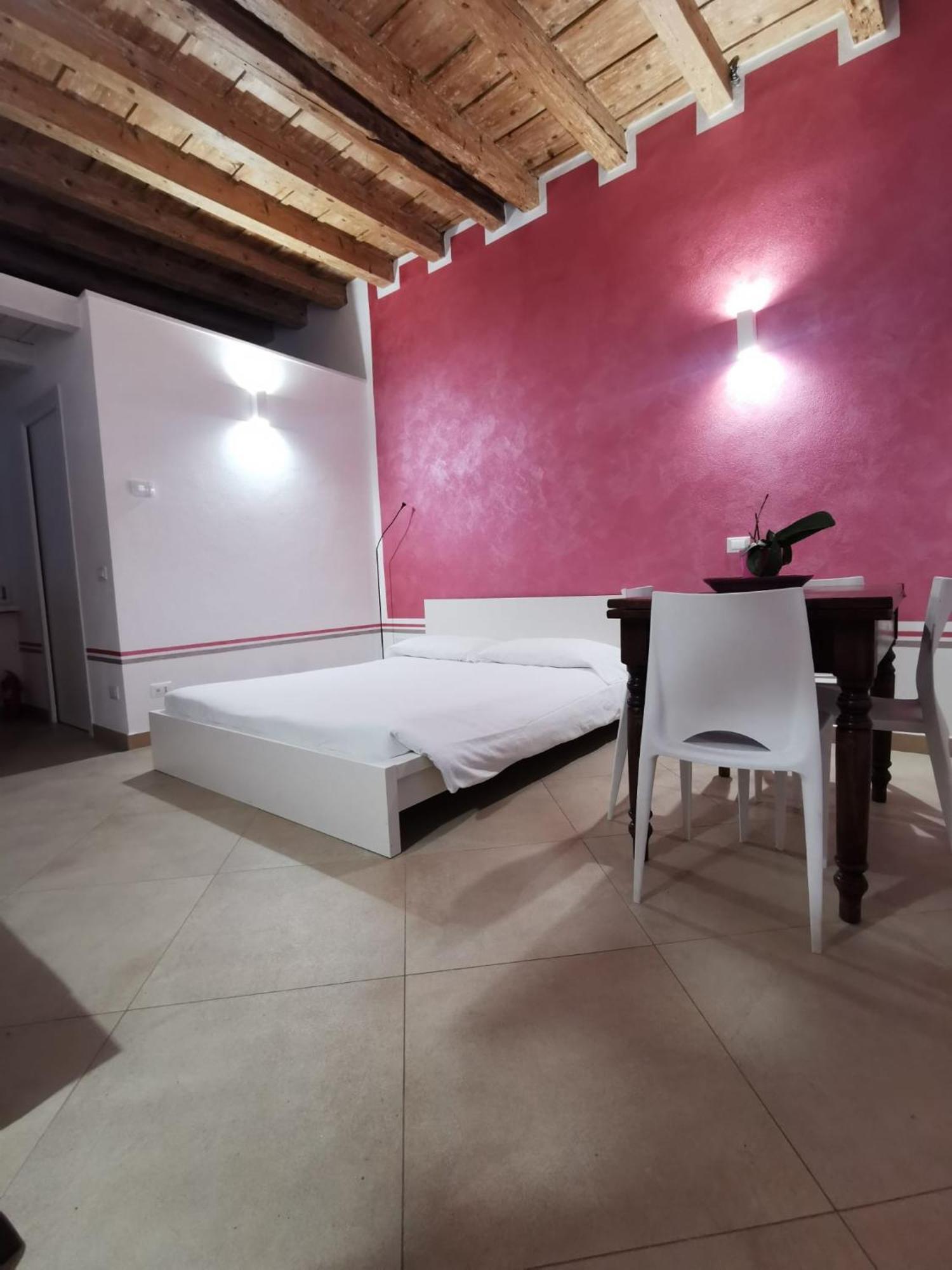Flora Inn, Super Sweet Studio - Centro Bergamo Exterior photo